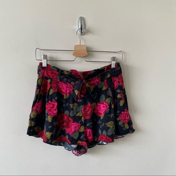 Aritzia “Talula” Rose Flowy Short Shorts (Size:4) - Picture 1 of 7